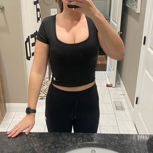 Brand new with tags Vuori short sleeve crop top